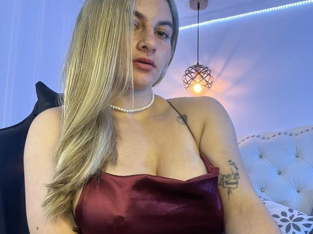 AtheneaRossi - Live porn &amp; sex cam - 21371722