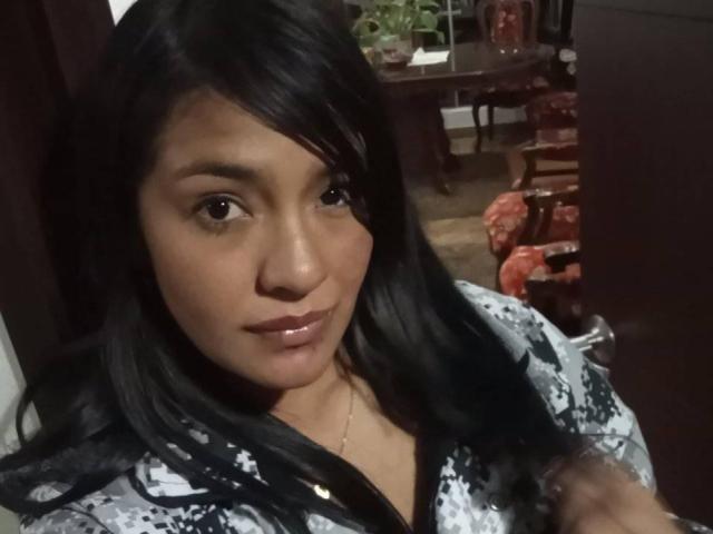 ArianithaXox - Live Sex Cam - 21373030