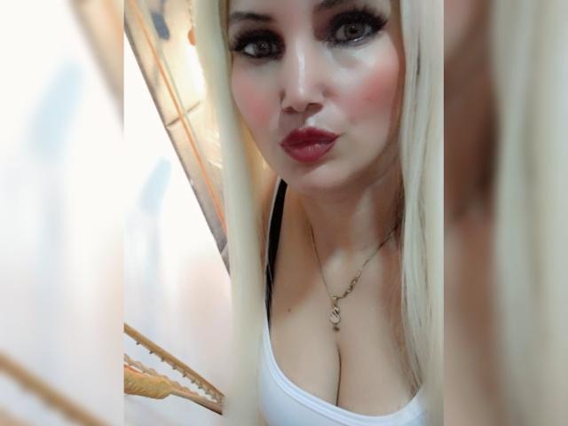 GiuliaAddams - Sexe cam en vivo - 21376702