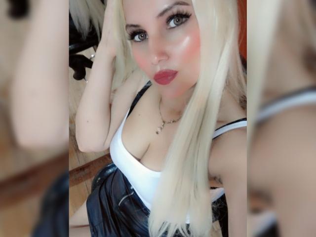 GiuliaAddams - Live Sex Cam - 21379286