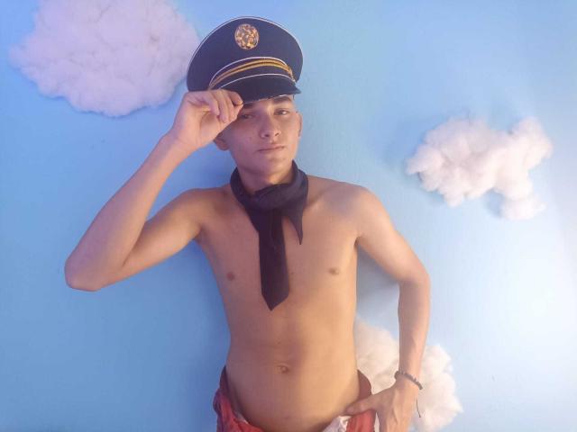 LiamHottestToy - Live sex cam - 21384070