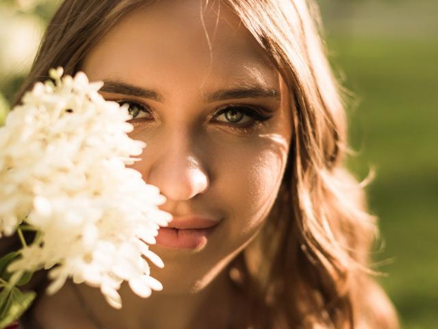 LauraHlot - Live Sex Cam - 21393570