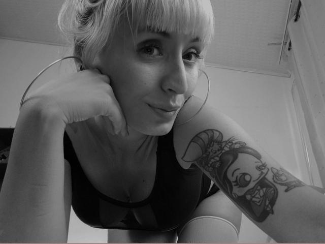 SaraleePoison - Live sexe cam - 21396618