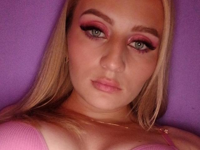 HesterBetta - Live porn &amp; sex cam - 21475425