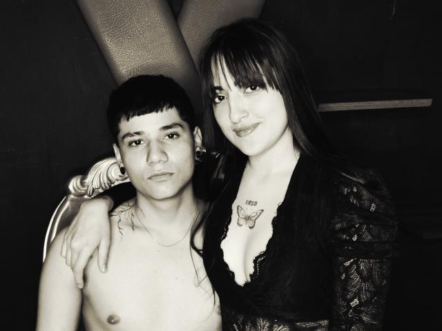 LillyAndGarret - Live sex cam - 21476029