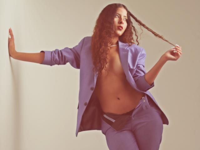 ElenaSantini - Live sex cam - 21477181