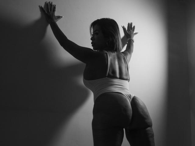 AlixLow - Live sex cam - 21486573