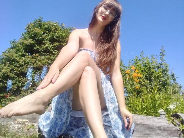 KiraGoldens - Live Sex Cam - 21541561