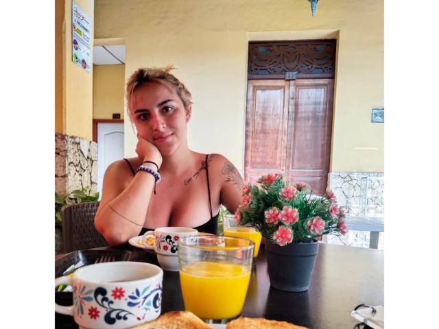 EmilyBrrown - Élő pornó és szexkamera - 21562257