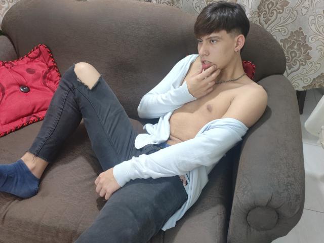LaurentMiller - Live Sex Cam - 21570949