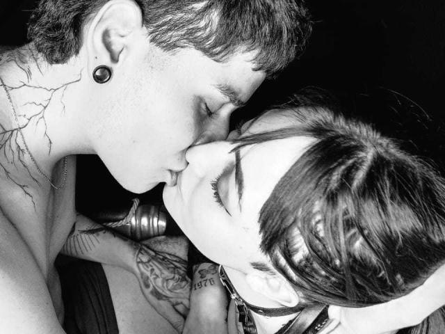 LillyAndGarret - Live sex cam - 21579237