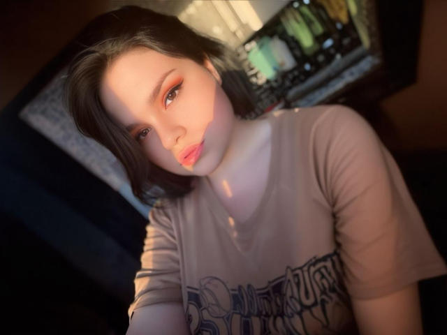 AdelinaOlsen - Live sex cam - 21594413