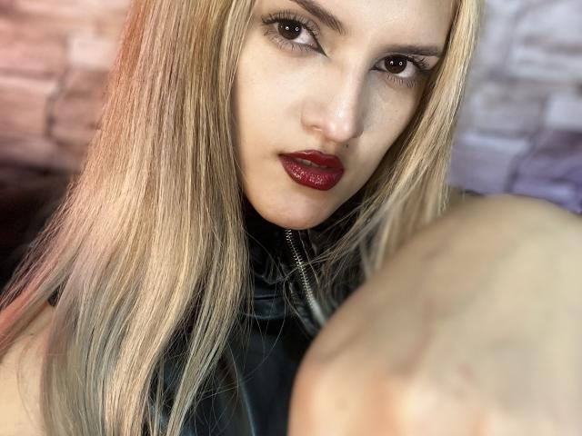 FiorellaStrong - Live sex cam - 21614809
