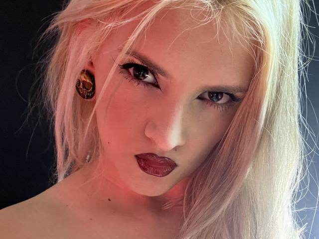 FiorellaStrong - Live porn &amp; sex cam - 21614817