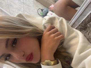 AdelaLaurent - Live porn &amp; sex cam - 21618933