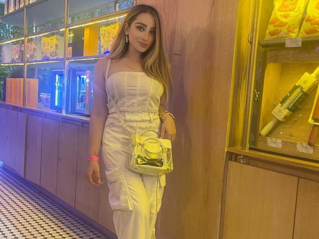 ArianaLu - Live porn &amp; sex cam - 21623289