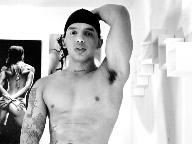 DominickOrtega - Live Sex Cam - 21627605