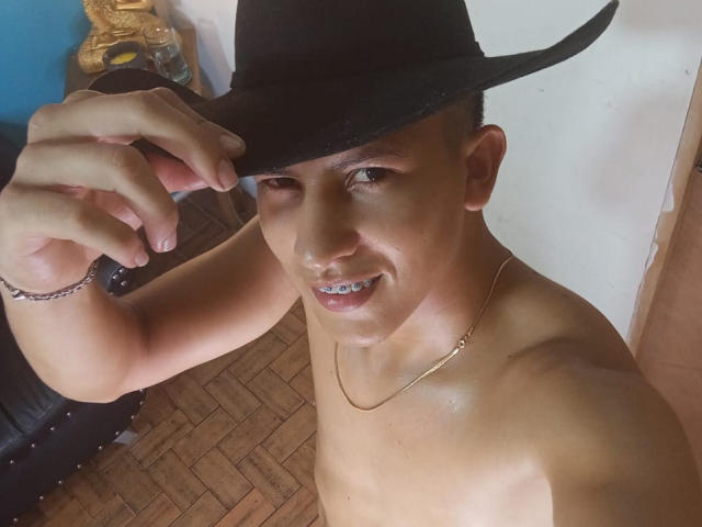 MrMikeCharless - Live sex cam - 21641385