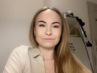 AndreaGold - Live sex cam - 21645337