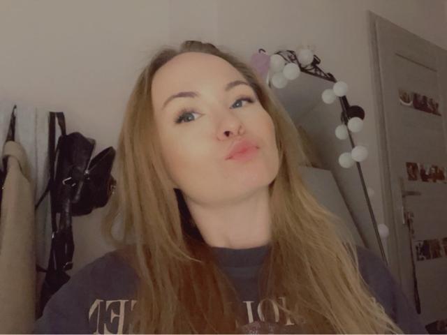 AndreaGold - Live sex cam - 21645341