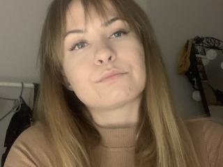 AndreaGold - Live sex cam - 21645345