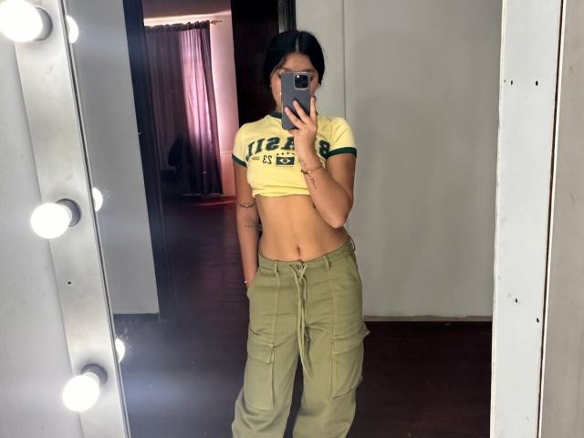 AlessiaFerry - Live porn &amp; sex cam - 21647905