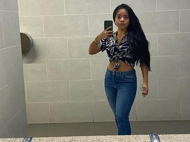 SaraGonzalez01 - Live sexe cam - 21676997