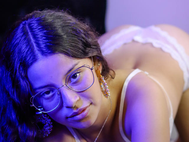 EmilyDarks - Live Sex Cam - 21704677