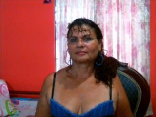 BigaSexyHot - Spectacle xXx avec une MILF avec des seins bien proportionnés sur le service Milf-Cam 