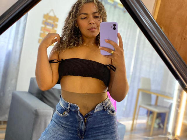 AkendaCurls - Live porn &amp; sex cam - 21761321