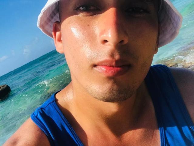 ChristoferMegia - Live Sex Cam - 21786325