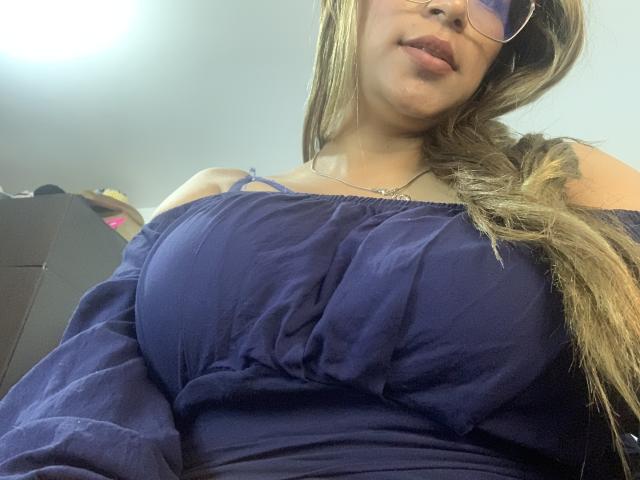 TompsonKarina - Live sex cam - 21805385