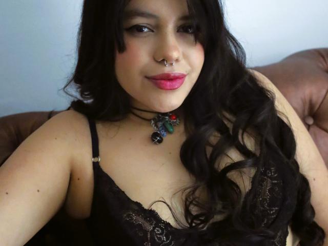 LunaRamirez - Live sex cam - 21806385