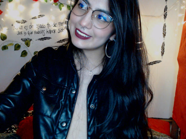 LucyJhones - Live sex cam - 21822165