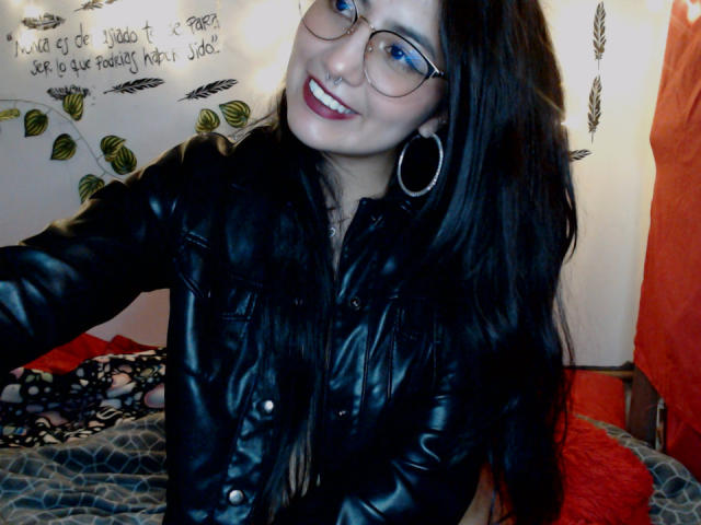 LucyJhones - Live sex cam - 21822169
