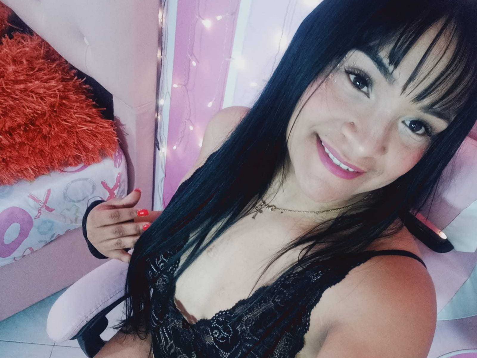IsabellaMyLove - Live sex cam - 21832025