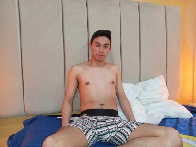 LatinMenStrong - Live Sex Cam - 21835229