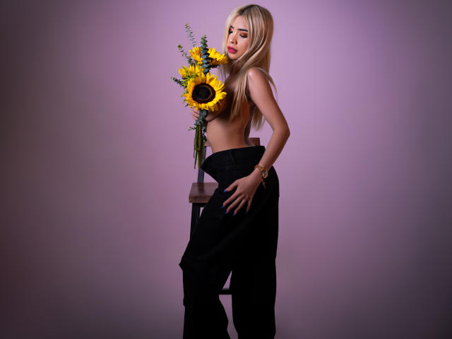 ChristieGarci - Live porn &amp; sex cam - 21847593