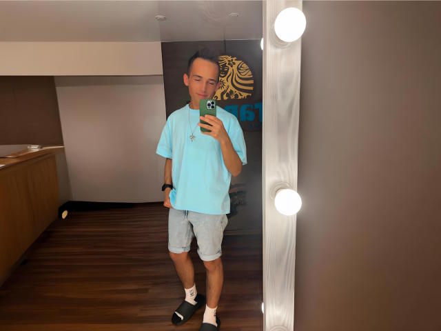 TommyGunLove - Live Sex Cam - 21856861