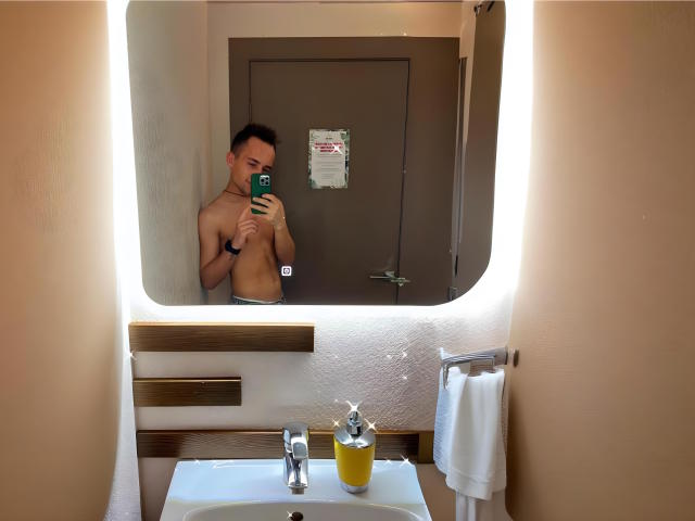 TommyGunLove - Live Sex Cam - 21856877