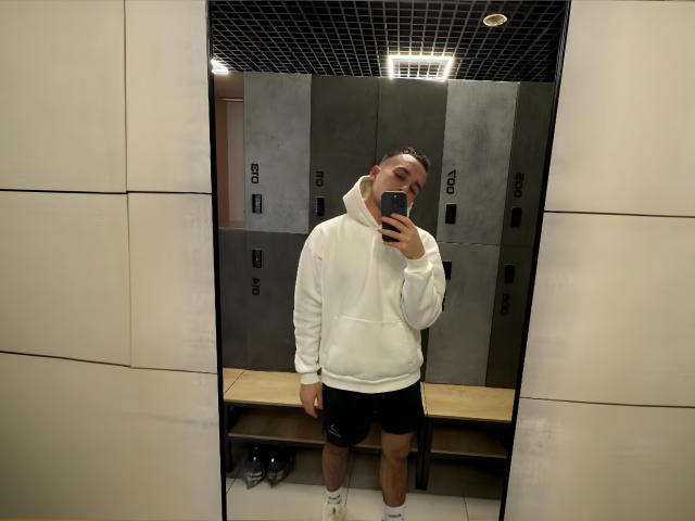 TommyGunLove - Live Sex Cam - 21856885