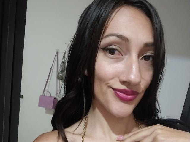 KiriamGomez - Live sex cam - 21859121