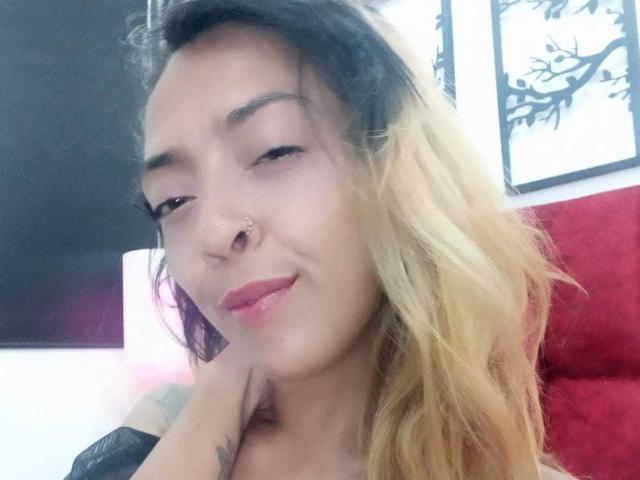 IsaGonzalez - Live sex cam - 21874001