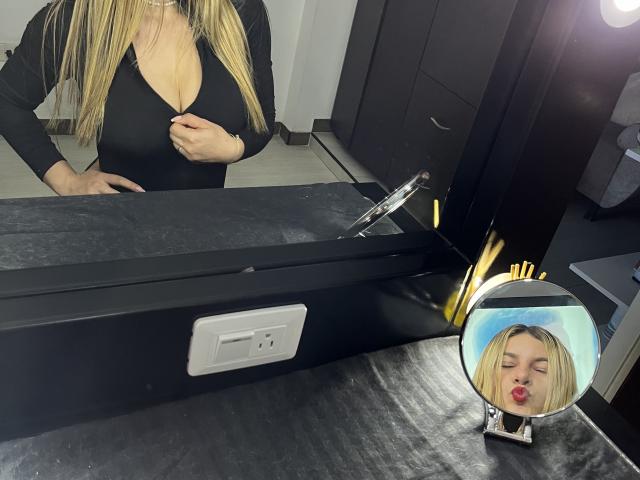 AtheneaRossi - Live sexe cam - 21918545