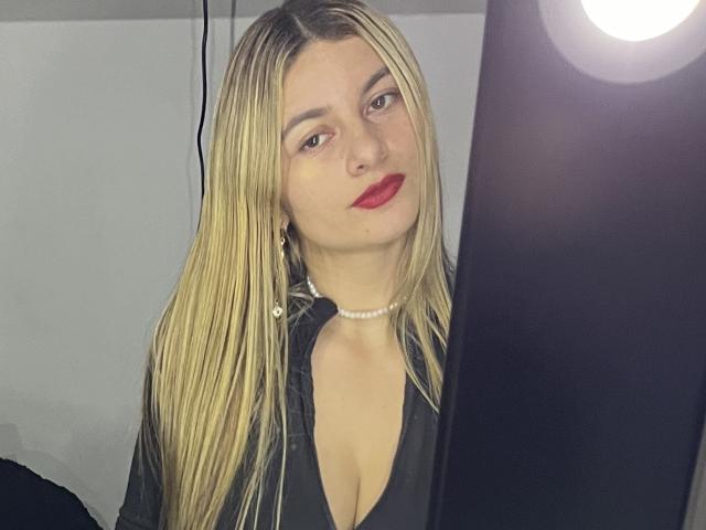 AtheneaRossi - Live Sex Cam - 21918605