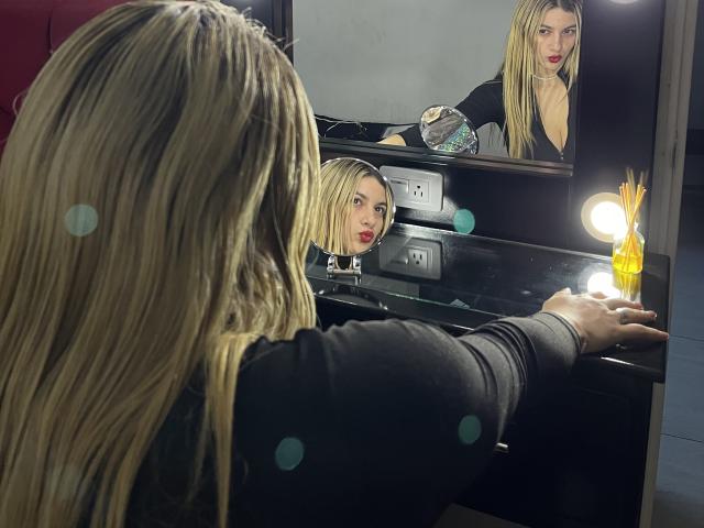 AtheneaRossi - Live sex cam - 21918633