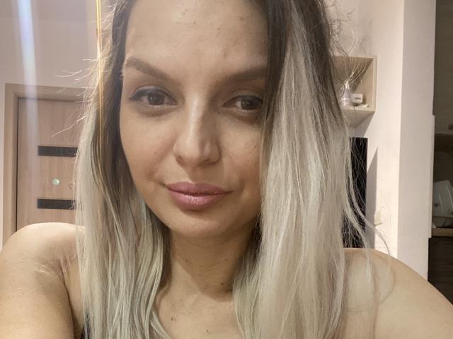 DouceAmelia - Élő pornó és szexkamera - 21922637