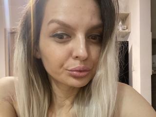 DouceAmelia - Live sex cam - 21922661