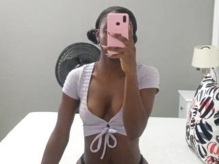 LucianaReid - Live Sex Cam - 21931633
