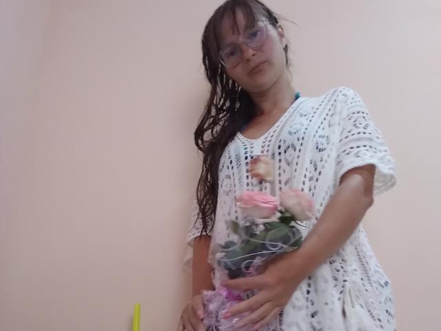 KiraGoldens - Live porn &amp; sex cam - 21949089